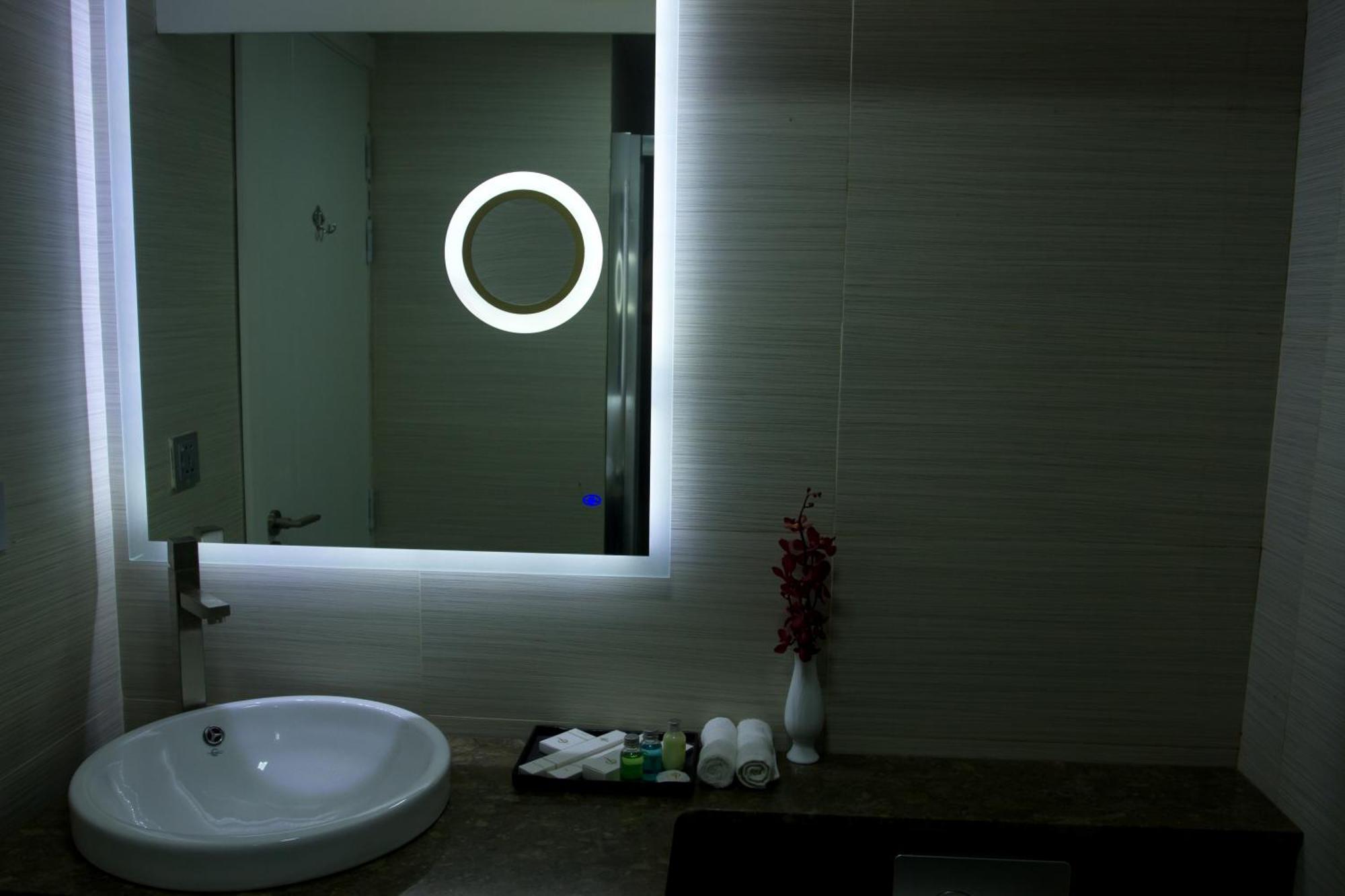 Coventina Lake Suites Dhaka Bagian luar foto