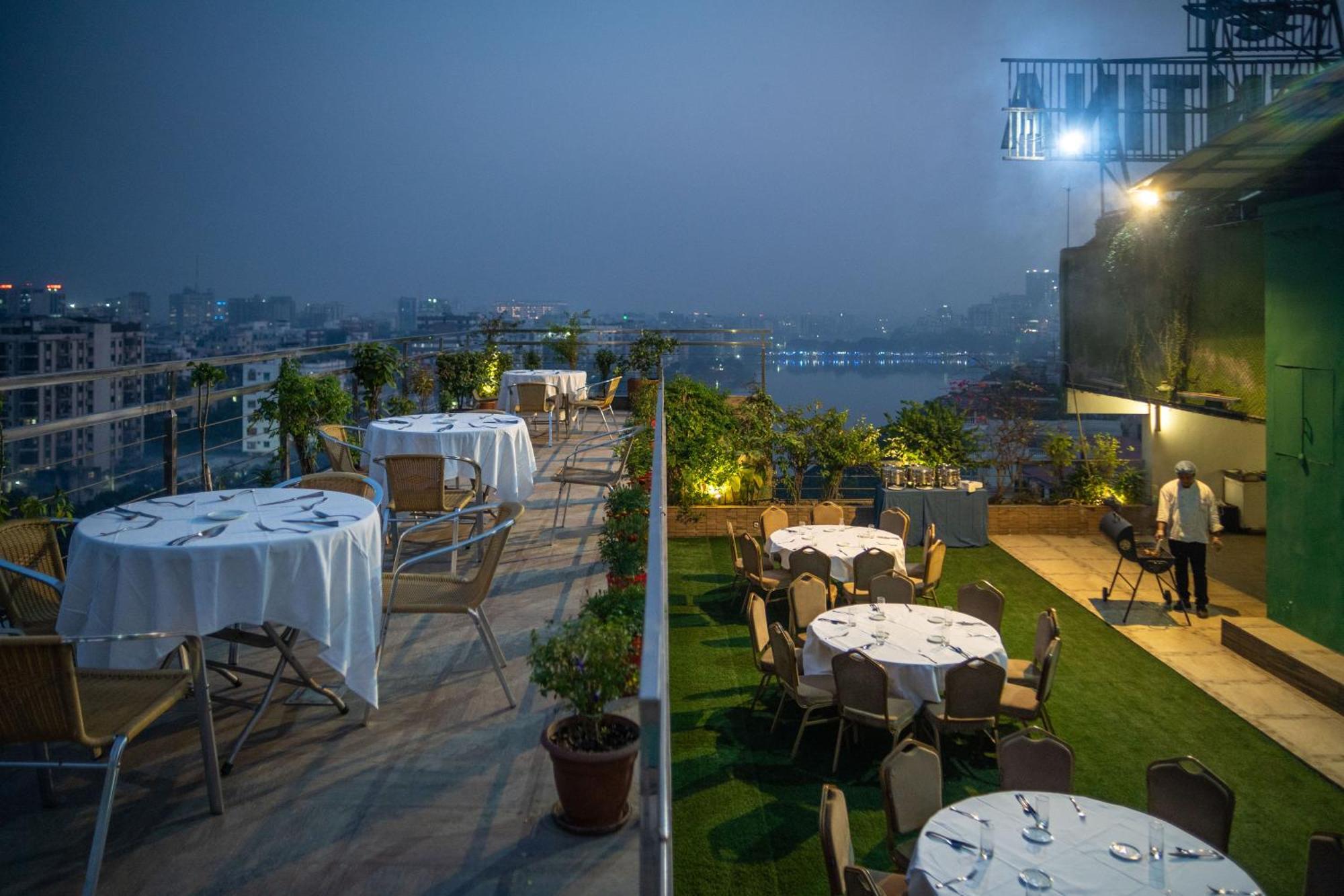 Coventina Lake Suites Dhaka Bagian luar foto
