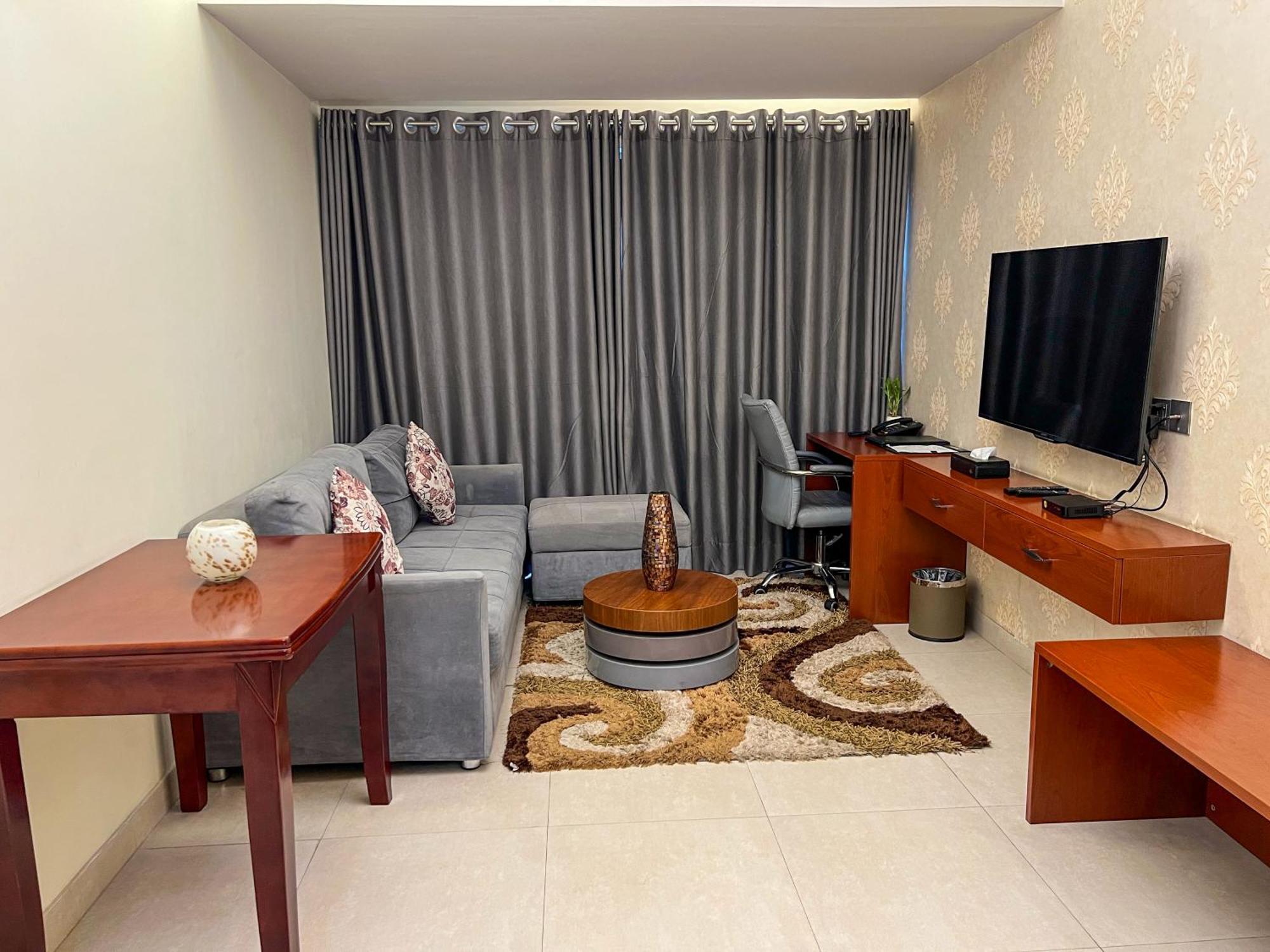 Coventina Lake Suites Dhaka Bagian luar foto