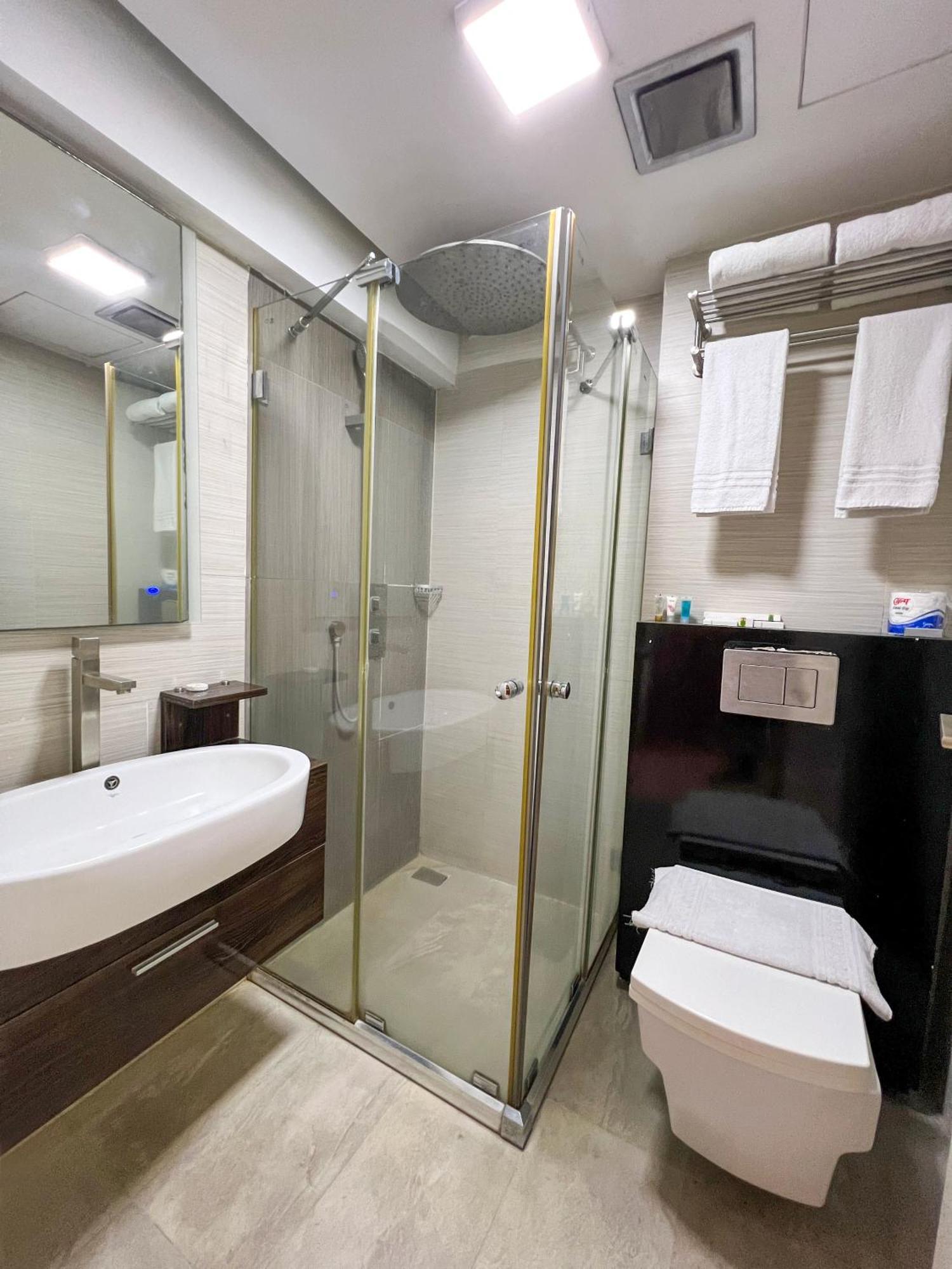 Coventina Lake Suites Dhaka Bagian luar foto