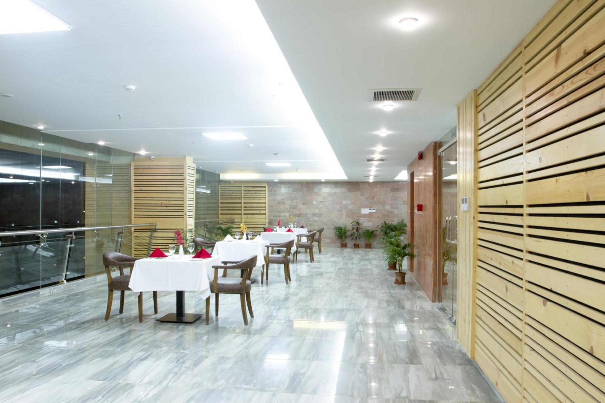 Coventina Lake Suites Dhaka Bagian luar foto