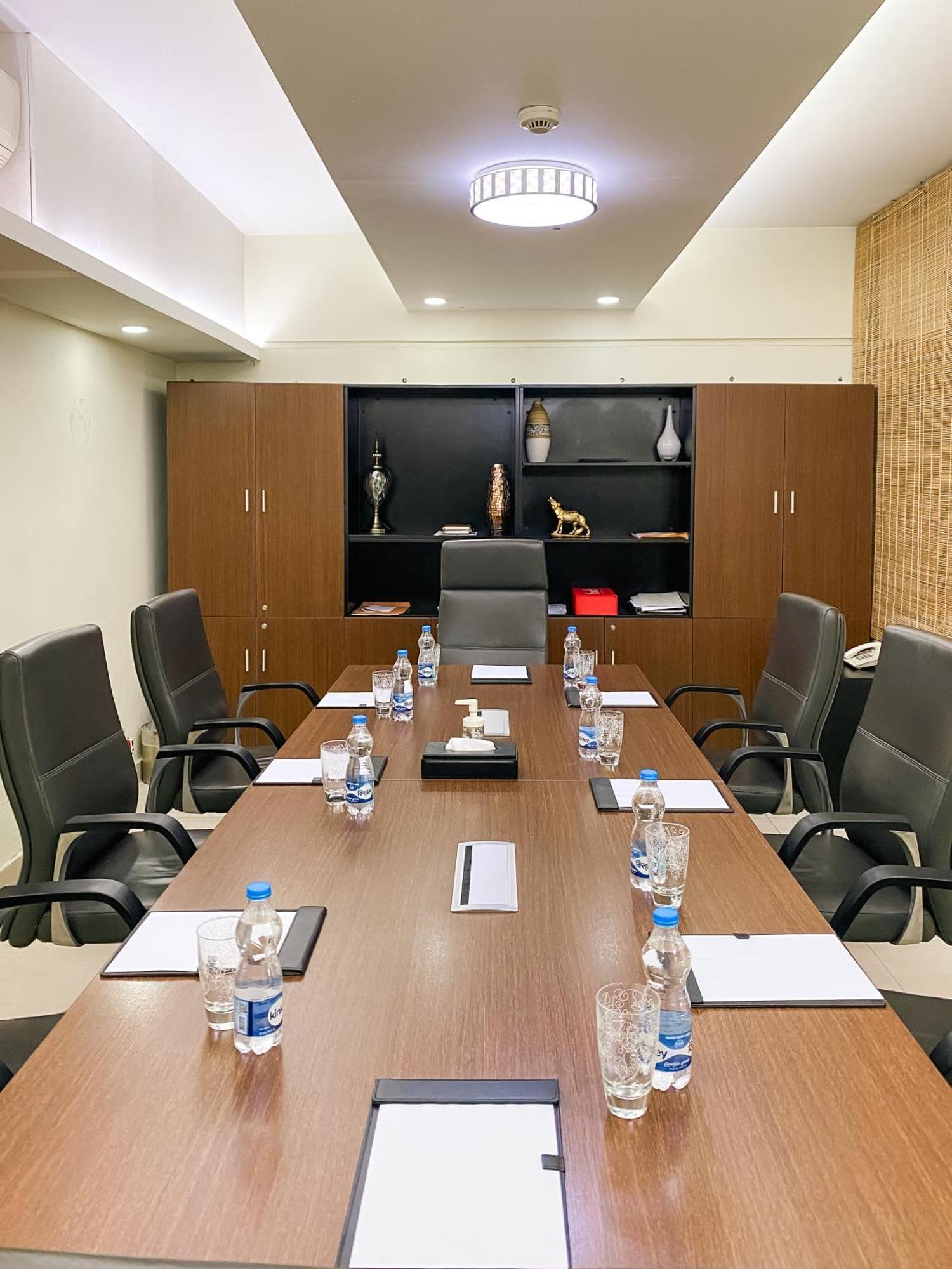 Coventina Lake Suites Dhaka Bagian luar foto