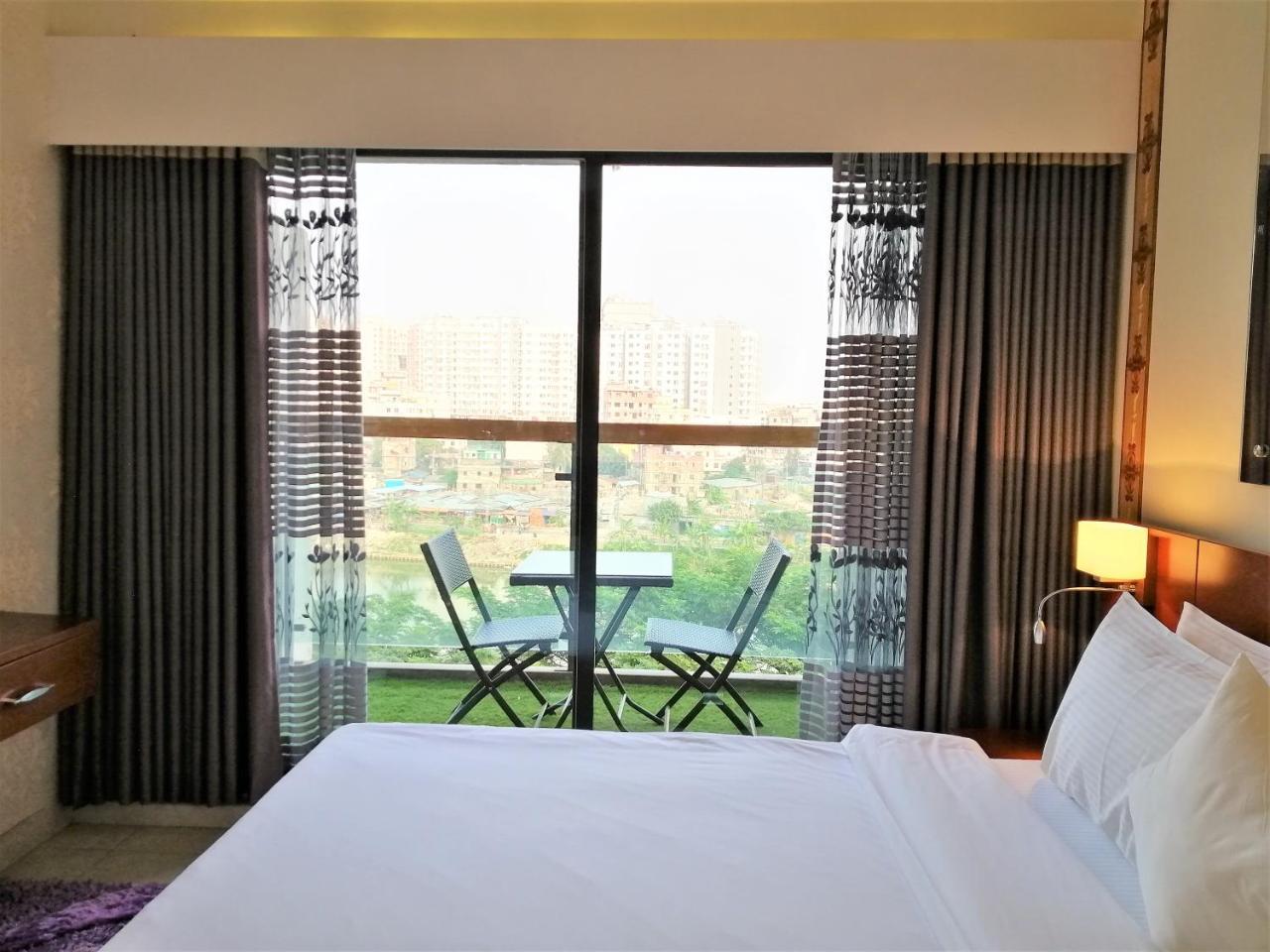 Coventina Lake Suites Dhaka Bagian luar foto