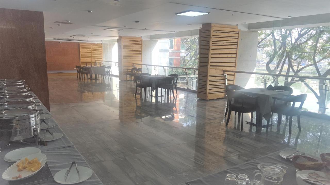 Coventina Lake Suites Dhaka Bagian luar foto