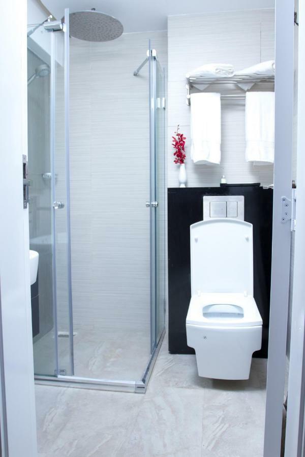 Coventina Lake Suites Dhaka Bagian luar foto