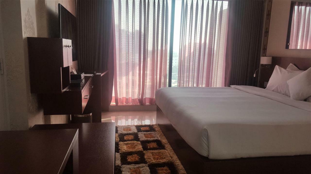 Coventina Lake Suites Dhaka Bagian luar foto