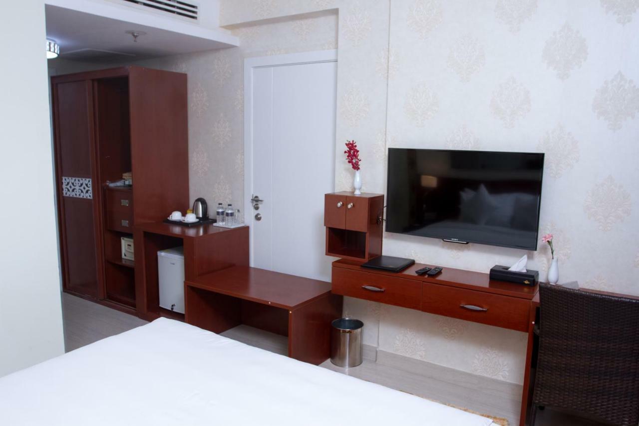 Coventina Lake Suites Dhaka Bagian luar foto