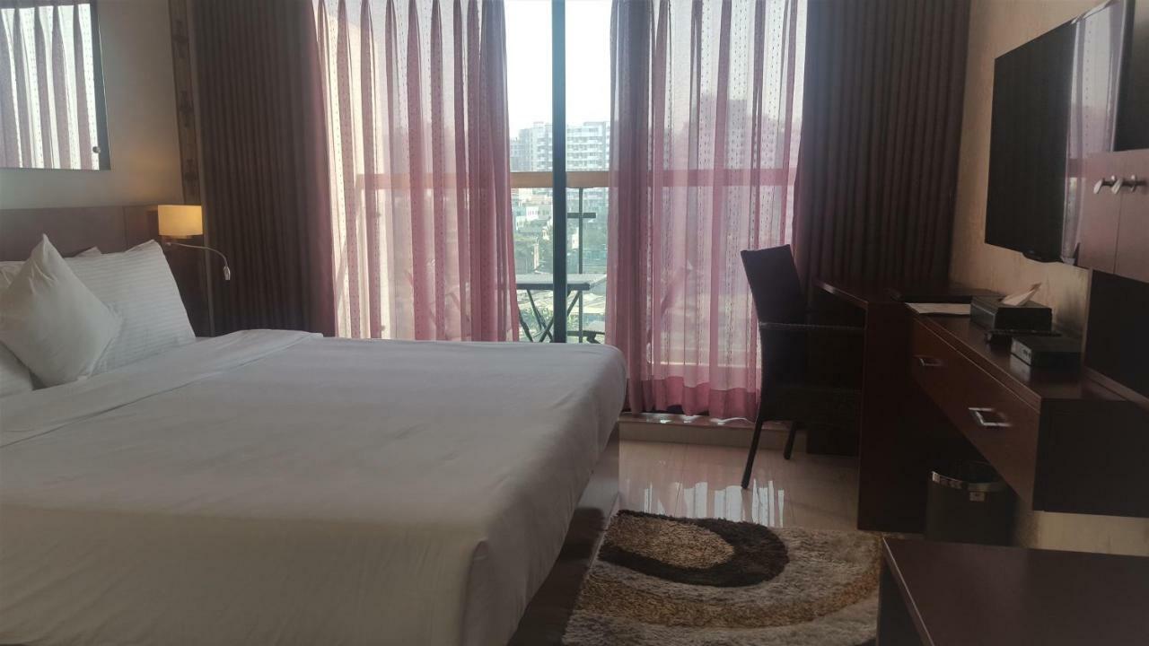 Coventina Lake Suites Dhaka Bagian luar foto