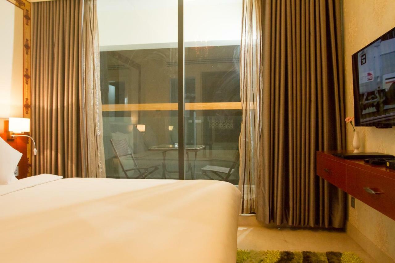 Coventina Lake Suites Dhaka Bagian luar foto