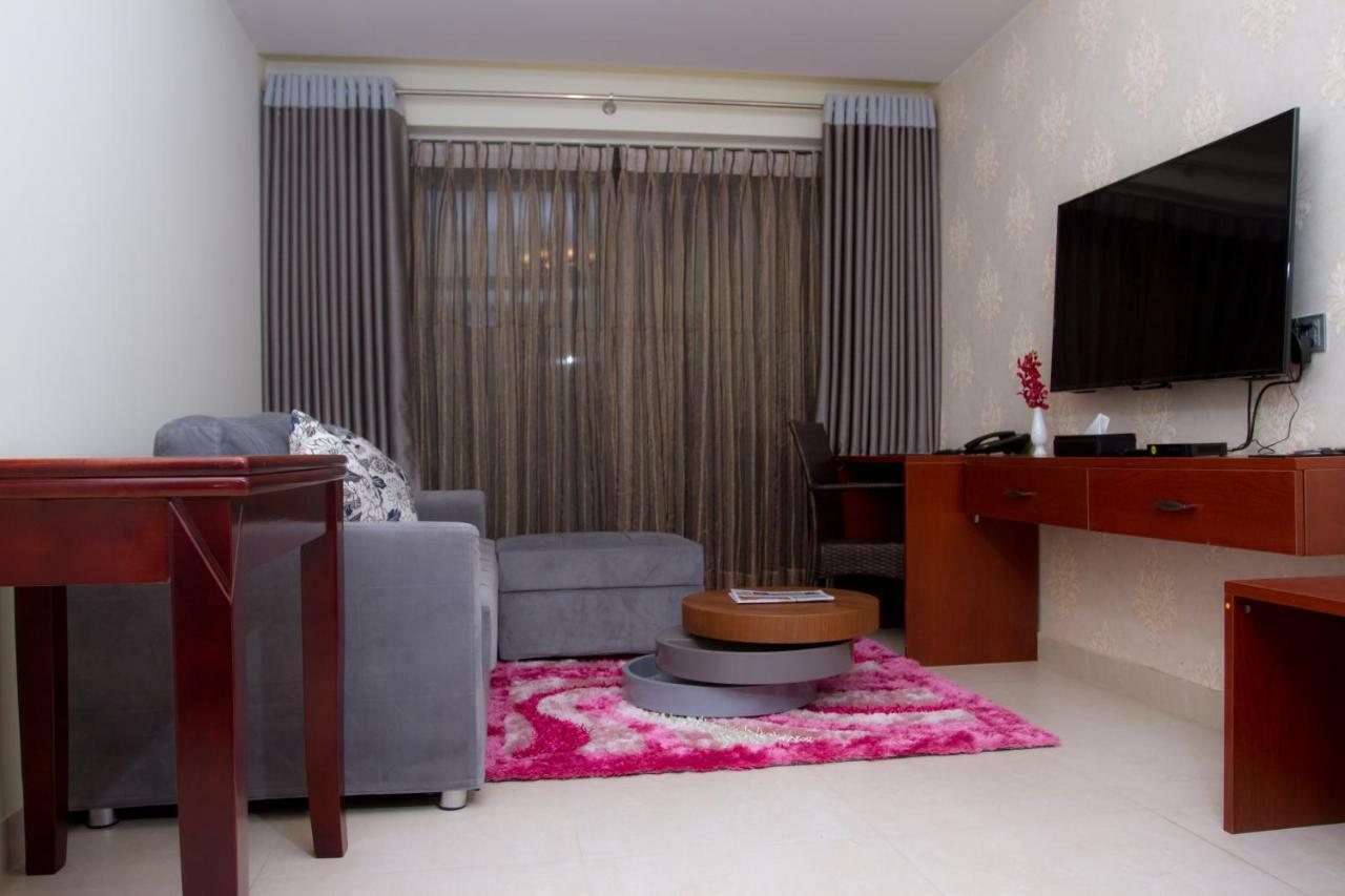 Coventina Lake Suites Dhaka Bagian luar foto